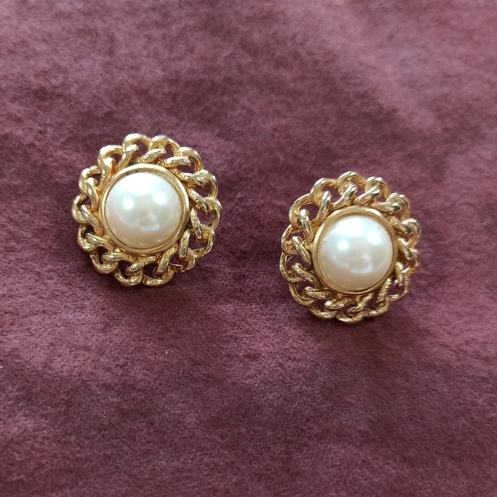 Vintage Faux Pearl Button Cap Clip-On Earrings 90's / unbranded